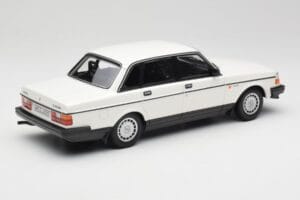 Volvo 240 GL ホワイト Minichamps 1:18 155171402 メタル - 画像 2/6