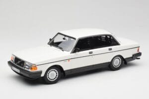 Volvo 240 GL ホワイト Minichamps 1:18 155171402 メタル
