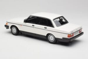 Volvo 240 GL ホワイト Minichamps 1:18 155171402 メタル - 画像 5/6