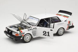 Volvo 240 Turbo #21 P. Stureson DTM Winner Wunstorf 1985 AUTOart 1:18 88592 メタル - 画像 2/8