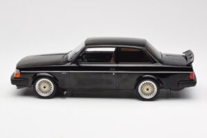 Volvo 240 Turbo ブラック Custom IXO 1:18 18CMC178 メタル - 画像 3/6
