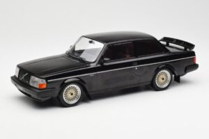 Volvo 240 Turbo ブラック Custom IXO 1:18 18CMC178 メタル