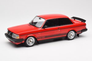 Volvo 240 Turbo レッド Custom IXO 1:18 18CMC177 メタル