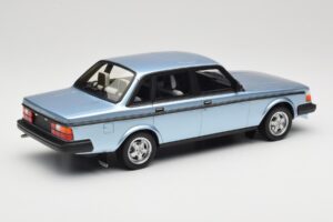 Volvo 244 Turbo ライトブルー DNA 1:18 DNA000135 メタル - 画像 2/6