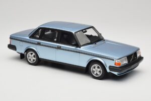 Volvo 244 Turbo ライトブルー DNA 1:18 DNA000135 メタル - 画像 4/6