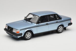 Volvo 244 Turbo ライトブルー DNA 1:18 DNA000135 メタル