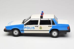 Volvo 740 GL スウェーデン警察 Minichamps 1:18 155171791 メタル - 画像 3/6