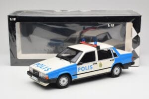 Volvo 740 GL スウェーデン警察 Minichamps 1:18 155171791 メタル - 画像 6/6