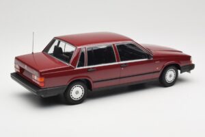Volvo 740 GL レッド Minichamps 1:18 155171704 メタル - 画像 2/6