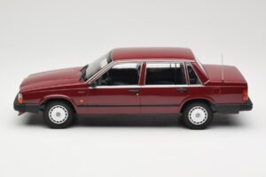 Volvo 740 GL レッド Minichamps 1:18 155171704 メタル - 画像 3/6