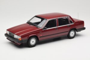 Volvo 740 GL レッド Minichamps 1:18 155171704 メタル