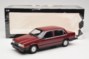 Volvo 740 GL レッド Minichamps 1:18 155171704 メタル - 画像 6/6