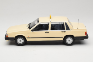 Volvo 740 GL タクシー ドイツ Minichamps 1:18 155171792 メタル - 画像 3/6