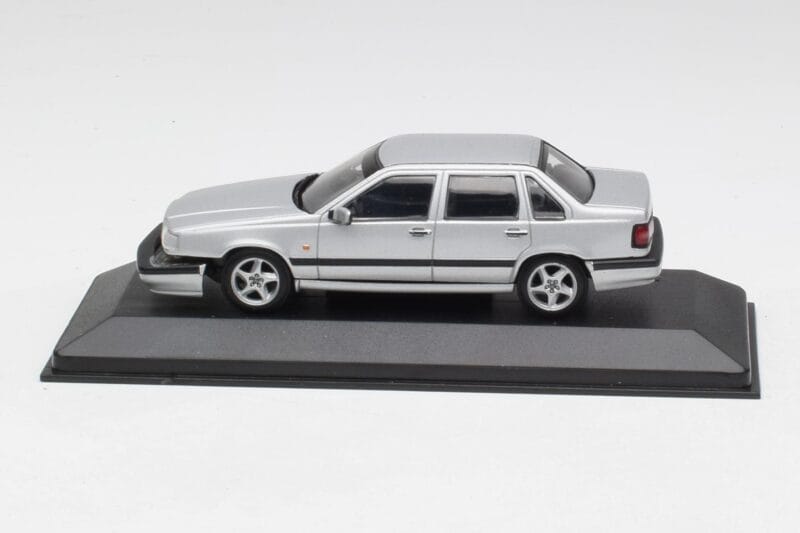 Volvo 850 シルバー Minichamps 1:43 430171402 メタル