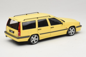 Volvo 850 T-5R エステート Cream Yellow AUTOart 1:18 79506 メタル - 画像 3/8