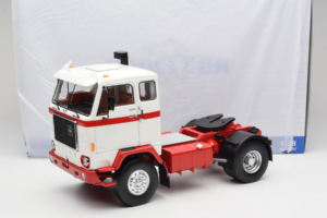 Volvo F88 ホワイト レッド MCG 1:18 MCG18141 メタル - 画像 8/8