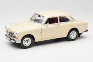 Volvo P121 Amazon ホワイト Revell 1:18 08866 メタル