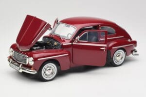 Volvo PV544 Cherry Red Revell 1:18 08887 メタル - 画像 2/8