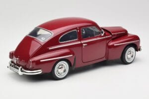 Volvo PV544 Cherry Red Revell 1:18 08887 メタル - 画像 3/8