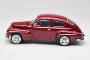 Volvo PV544 Cherry Red Revell 1:18 08887 メタル - 画像 4/8