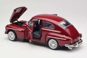 Volvo PV544 Cherry Red Revell 1:18 08887 メタル - 画像 5/8