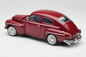 Volvo PV544 Cherry Red Revell 1:18 08887 メタル - 画像 7/8