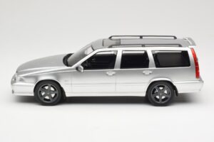 Volvo V70 R P80 シルバー DNA 1:18 DNA000155 メタル - 画像 3/6