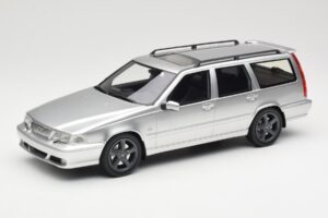 Volvo V70 R P80 シルバー DNA 1:18 DNA000155 メタル