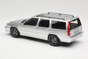 Volvo V70 R P80 シルバー DNA 1:18 DNA000155 メタル - 画像 5/6