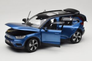 Volvo XC40 Recharge ブルー メタリック Paudi Model 1:18 2562373 メタル - 画像 2/8