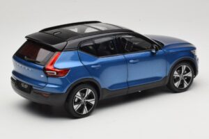 Volvo XC40 Recharge ブルー メタリック Paudi Model 1:18 2562373 メタル - 画像 3/8