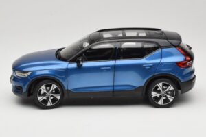 Volvo XC40 Recharge ブルー メタリック Paudi Model 1:18 2562373 メタル - 画像 4/8