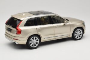 Volvo XC90 Luminous Sand Yellow Paudi Model 1:18 9430841 メタル - 画像 3/8