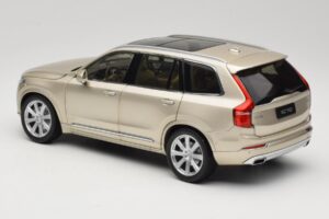 Volvo XC90 Luminous Sand Yellow Paudi Model 1:18 9430841 メタル - 画像 7/8