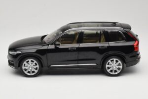 Volvo XC90 Onyx Black Paudi Model 1:18 9430842 メタル - 画像 4/8
