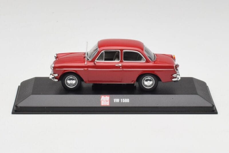 Volkswagen 1500 ルビーレッド Minichamps 1:43 VW001 メタル