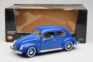 Volkswagen Beetle ブルー Bburago 1:18 23124646 メタル - 画像 8/8