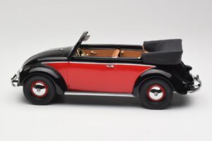 Volkswagen Beetle コンバーチブル ブラック & レッド Minichamps 1:18 107054132 レジン - 画像 3/6