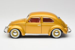 Volkswagen Beetle ゴールド Bburago 1:18 3361 メタル - 画像 4/8