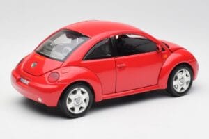 Volkswagen New Beetle レッド Bburago 1:18 8185108 メタル - 画像 3/8