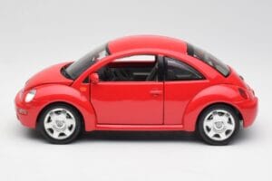 Volkswagen New Beetle レッド Bburago 1:18 8185108 メタル - 画像 4/8