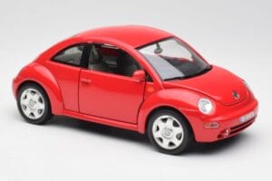 Volkswagen New Beetle レッド Bburago 1:18 8185108 メタル - 画像 6/8