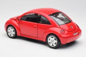 Volkswagen New Beetle レッド Bburago 1:18 8185108 メタル - 画像 7/8