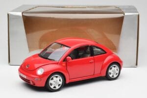 Volkswagen New Beetle レッド Bburago 1:18 8185108 メタル - 画像 8/8