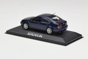 Volkswagen Bora オーシャンブルー Minichamps 1:43 8198223B メタル - 画像 3/4