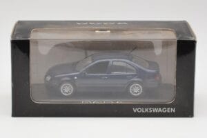 Volkswagen Bora オーシャンブルー Minichamps 1:43 8198223B メタル - 画像 4/4