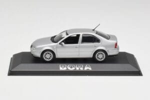 Volkswagen Bora リフレックスシルバー Minichamps 1:43 81982223S メタル