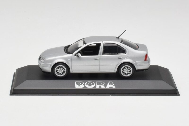 Volkswagen Bora リフレックスシルバー Minichamps 1:43 81982223S メタル