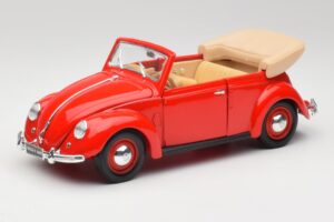 Volkswagen カブリオレ ルビーレッド Maisto 1:18 32826 メタル