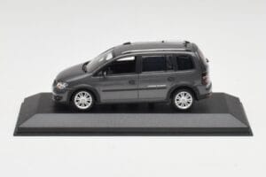 Volkswagen Cross Touran プラチナグレー Minichamps 1:43 400056170 メタル